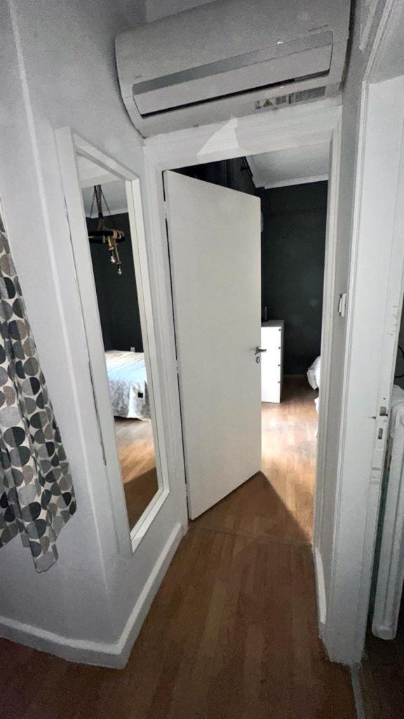 Minimal Apartment Next To The Center Atene Esterno foto