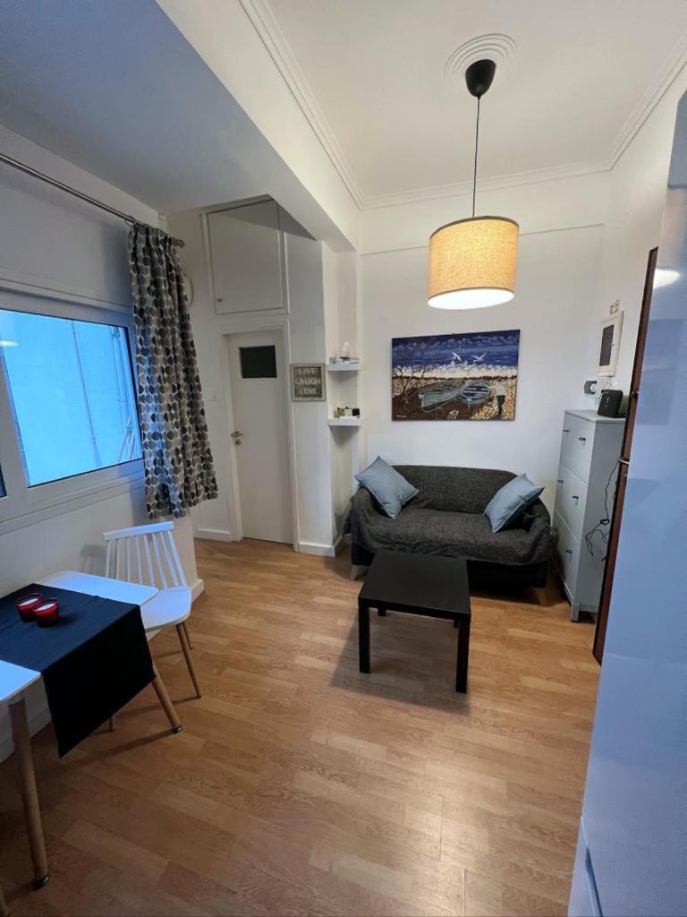 Minimal Apartment Next To The Center Atene Esterno foto