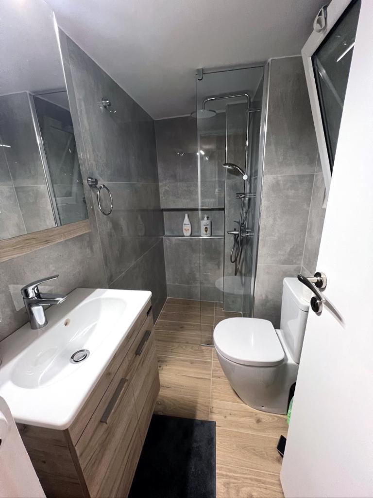 Minimal Apartment Next To The Center Atene Esterno foto